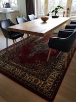 Edler Holz Esstisch mit Glasbeinen
