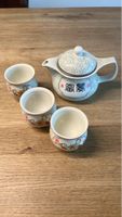 Teekanne mit 3 Tassen Porzellan bemalt Asien floral