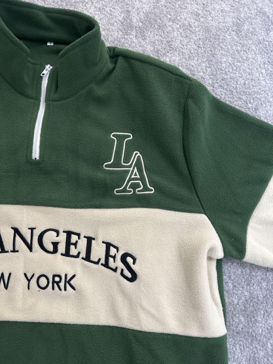 Maglioni & Felpe: Warmer Fleece Pullover mit LA Stickerei, Grösse L – Nuovo (secondo la descrizione) da Solothurn venduto da Ib1a 1