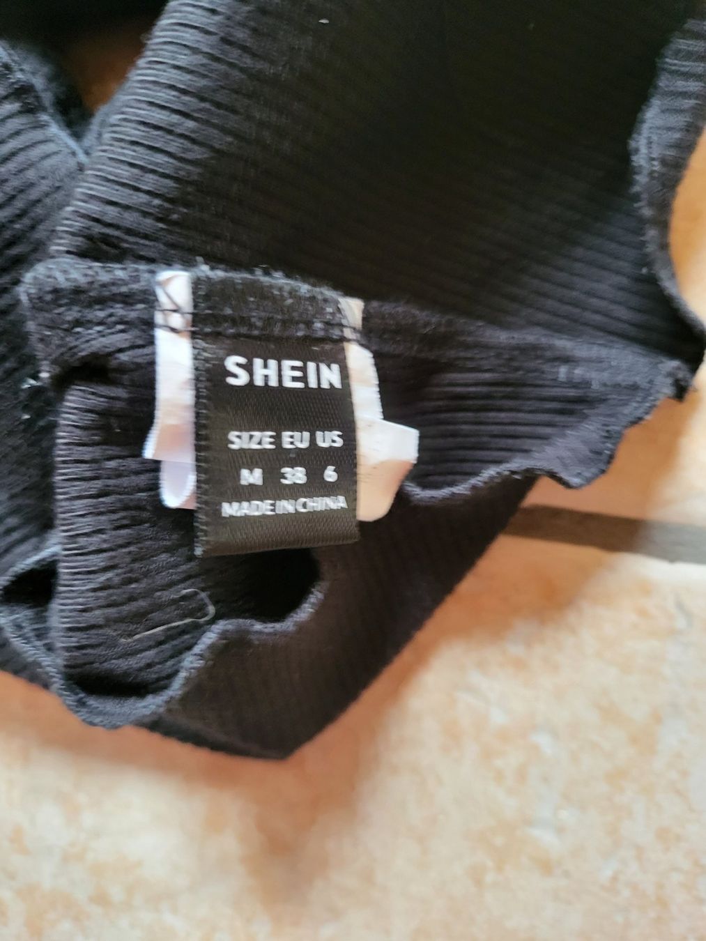 Tops: Petit haut décolleté – Gebraucht aus Sion von Oonathoo 1