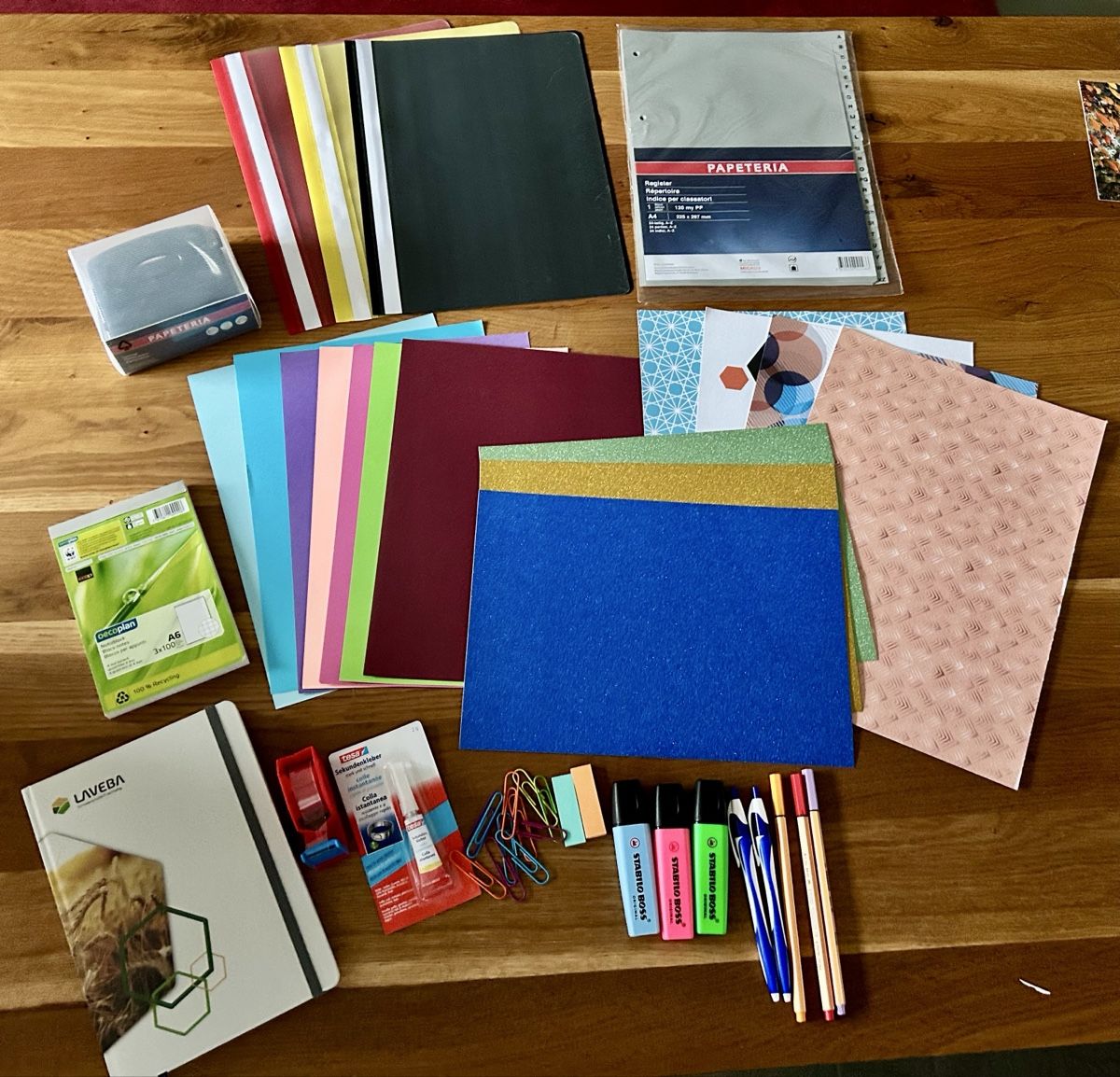 Kit bricolage: Grosses Büro-/Bastelmaterial-Set – Usato da Urdorf venduto da Bailey72