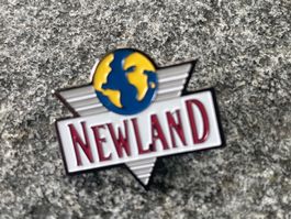 Newland Pin, Brosche