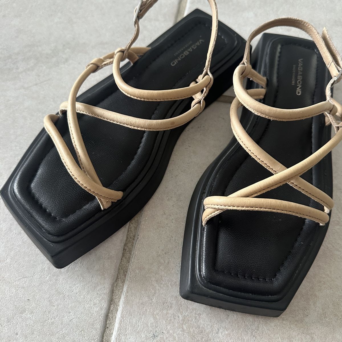 Vagabond Scarpe da donna: BEIGE CHUNKY PLATFORM SANDALS – Usato da Zofingen venduto da JumpInVintage 5