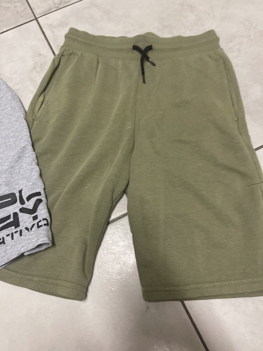Pantalons: 2xShorts gr 152 – D'occasion à Bad Zurzach par Cuore34 2