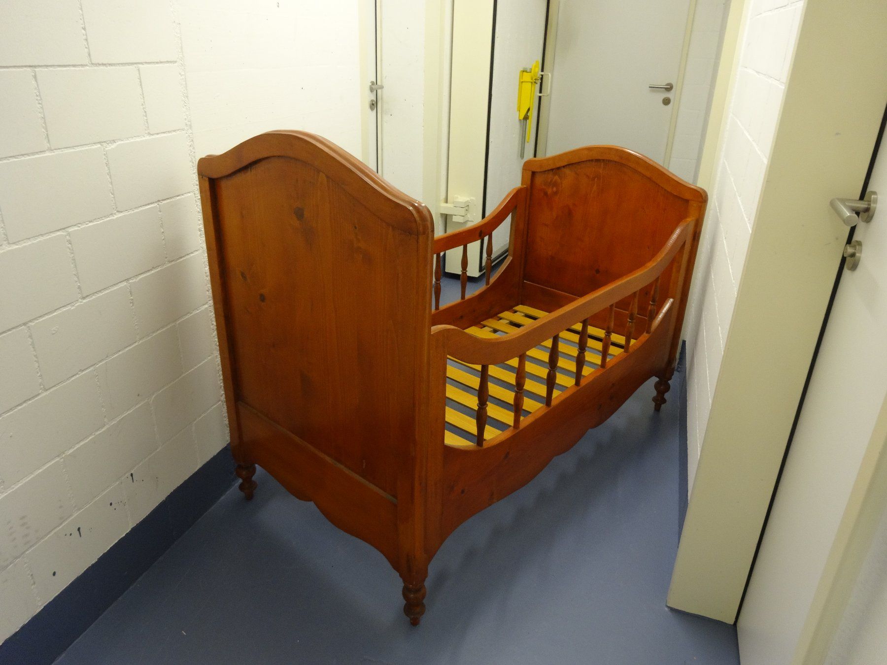 Letti: Altes Biedermeierkinderbett – Usato da Neerach venduto da jenny062 3