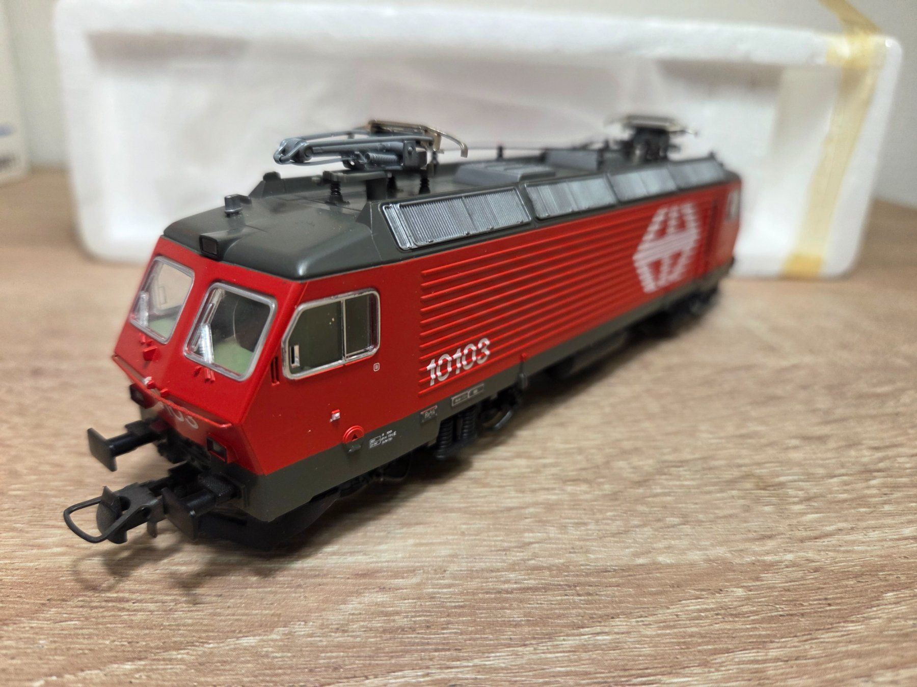 Roco Modellini di ferrovie: Roco 10103 E-Lok SBB H0 – Usato da St-Aubin-Sauges venduto da Lo_Go 2