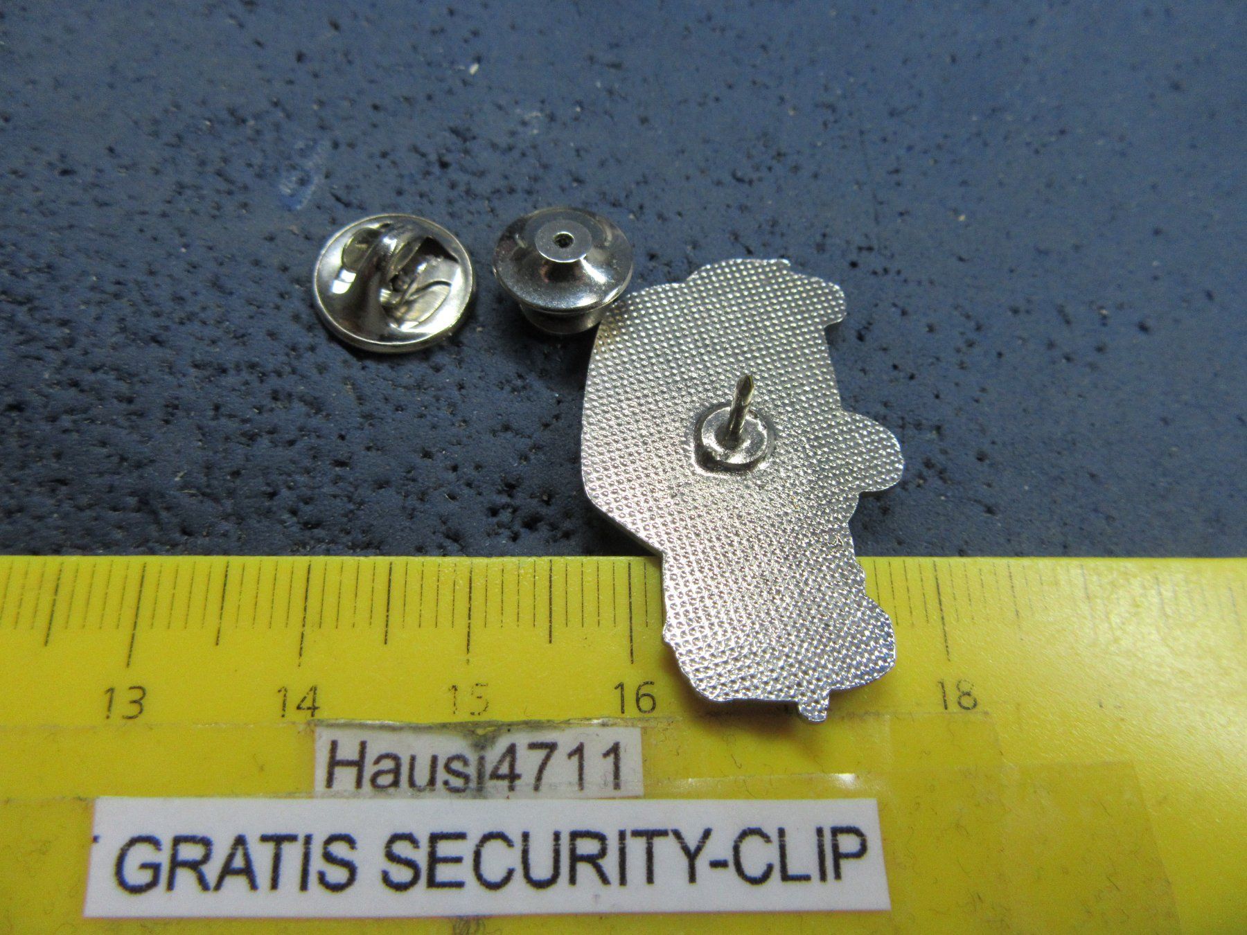 Austin Plaquettes & Badges: AUSTIN 30 OLDTIMER AUTO PIN MIT SECURITY-CLIP – D'occasion à Ettingen par Hausi4711 1