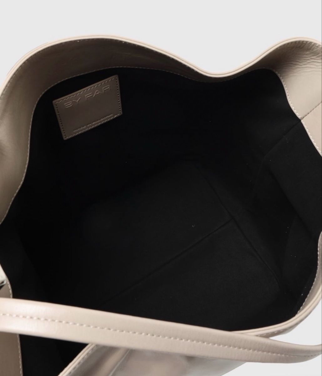 Borse da donna: By Far leather bag  – Nuovo e nell'imballaggio originale da Paradiso venduto da viorea 4