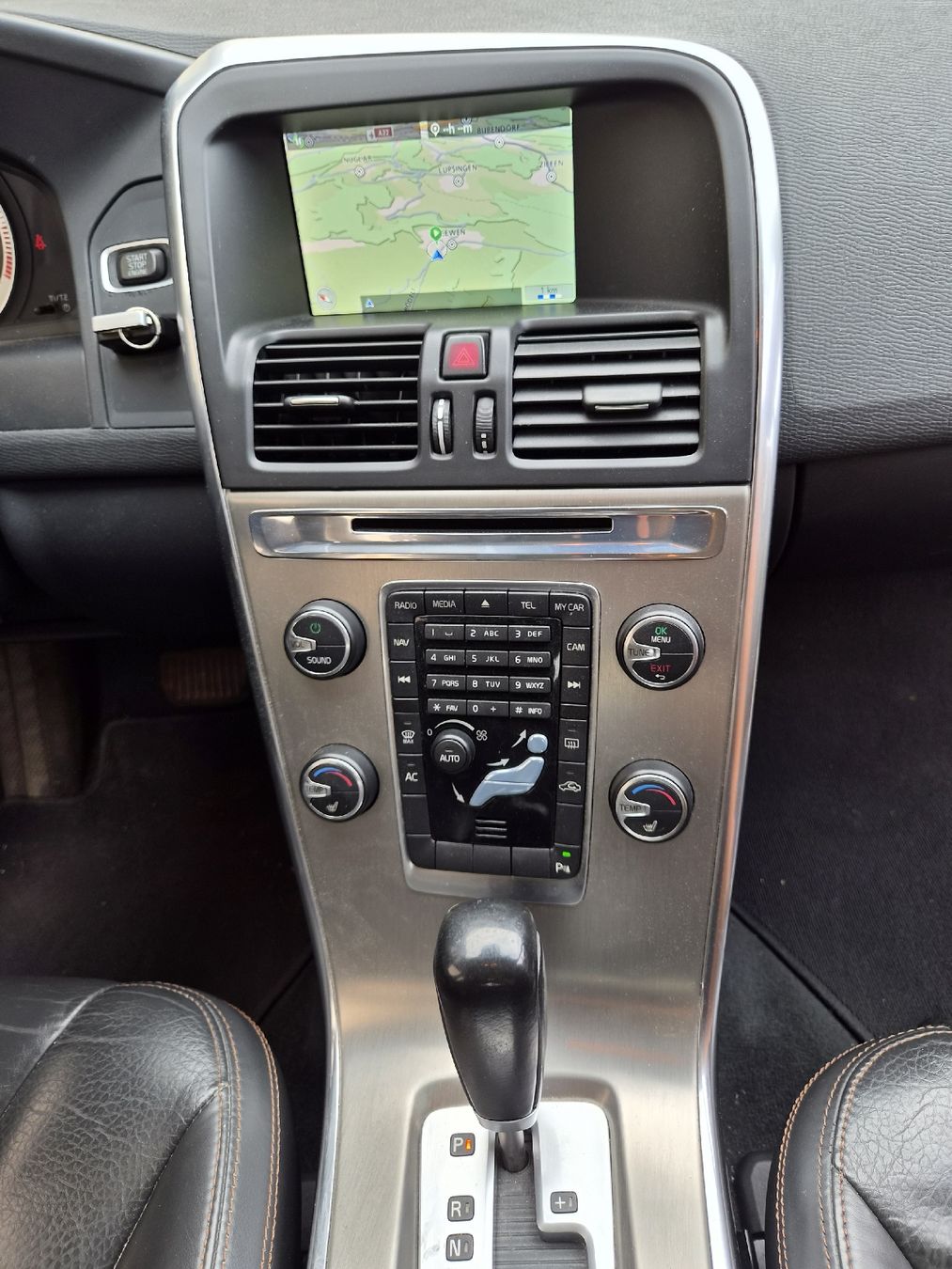 Carrozzine: Volvo XC60 T5 – Usato da Seewen SO venduto da supersnuper 7