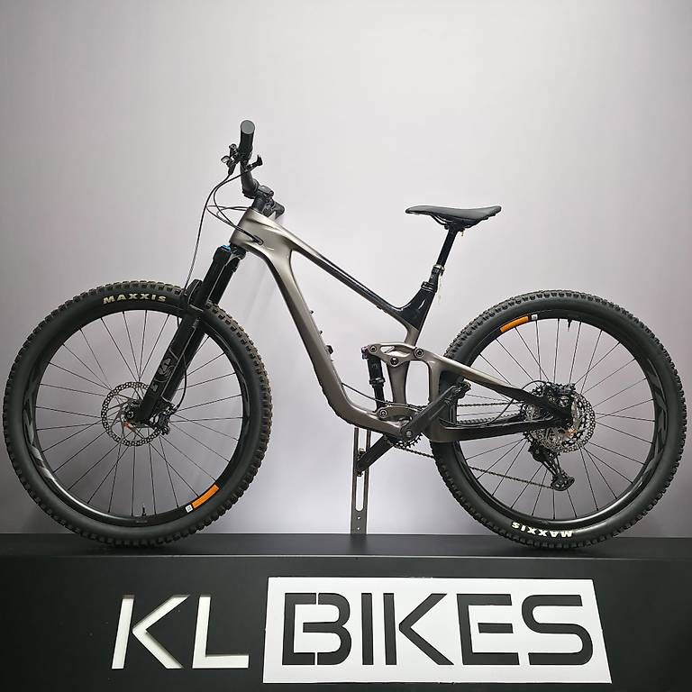 Giant Velos: NEU GIANT MOUNTAINBIKE FULLY CARBON – Gebraucht aus Tübach von KL-Bikes