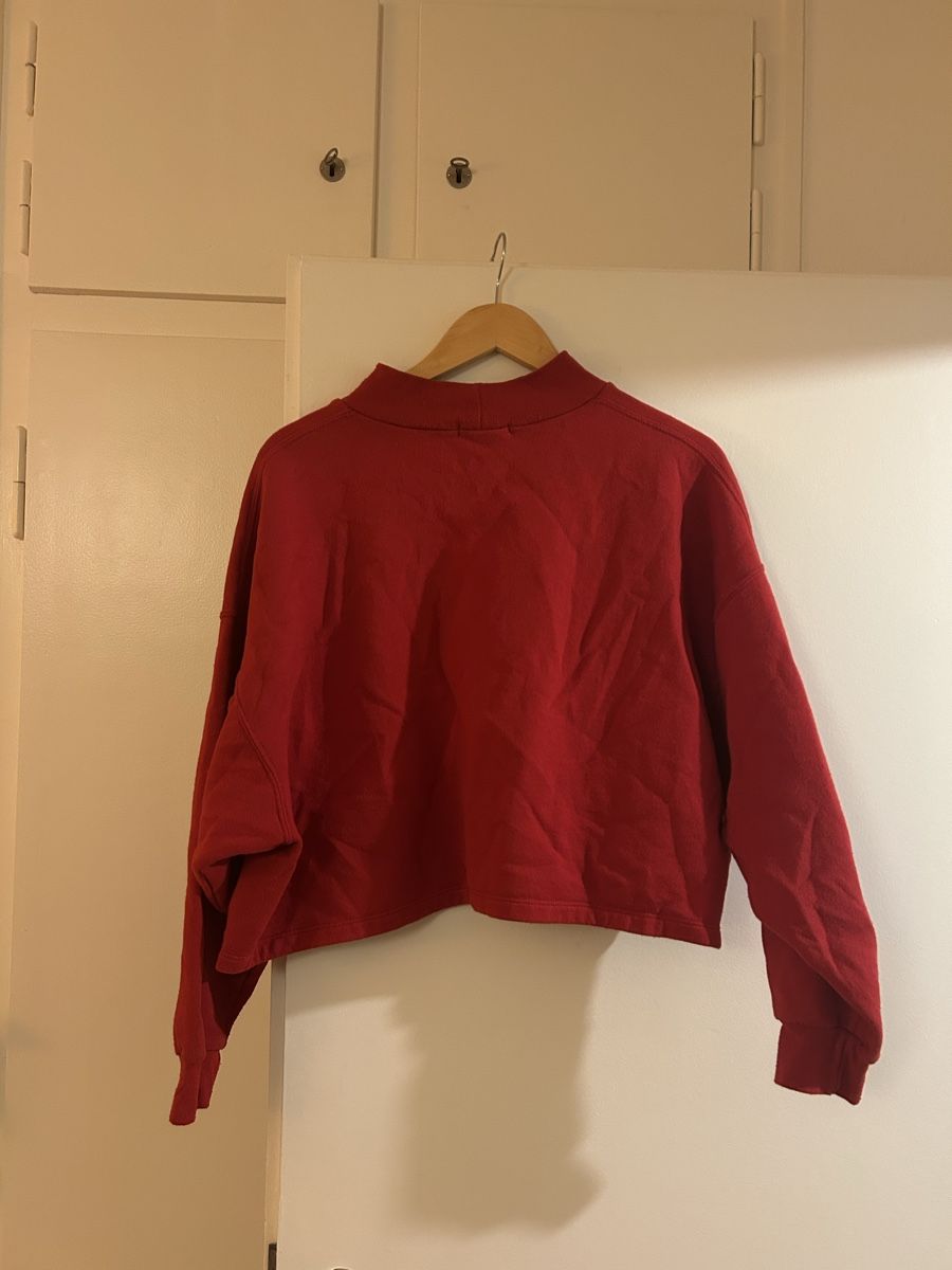 Pulls & Sweat-shirts: cropped sweater – D'occasion à Zürich par ori_9dcy 2