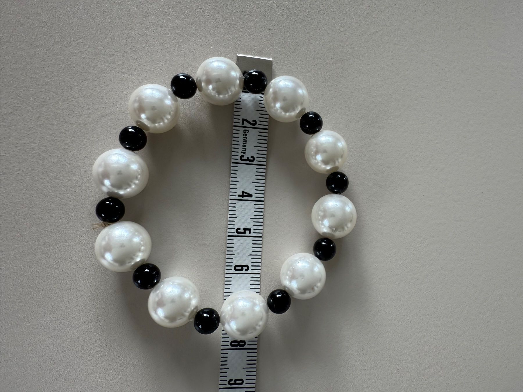 Bracciali & Braccialetti: Perlenarmband COCO-Style, Modeschmuck schwarz/weiss 10mm – Nuovo (secondo la descrizione) da Zollikon venduto da dorean 1