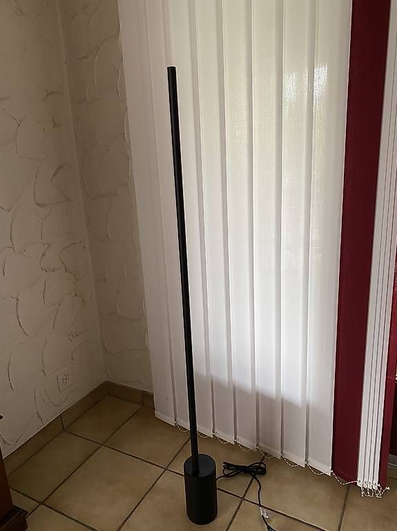 Lampade: Stehleuchte Philipps hue gradient signe  – Usato da Gempenach venduto da Mittelpudel 1