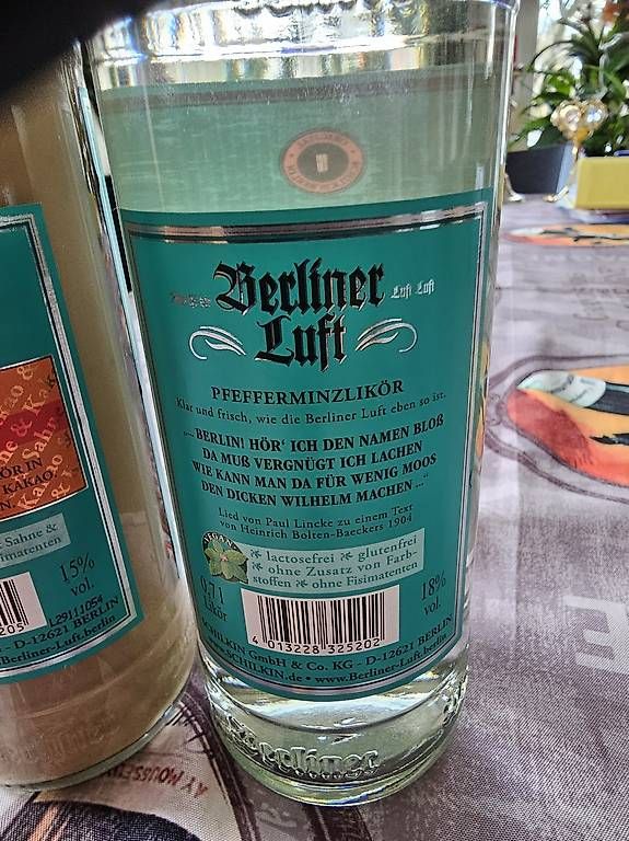Spiritueux: 1 Flasche BERLINER LUFT Pfefferminz Likör Schoko – D'occasion à Binningen par Oberpfeiffe 1