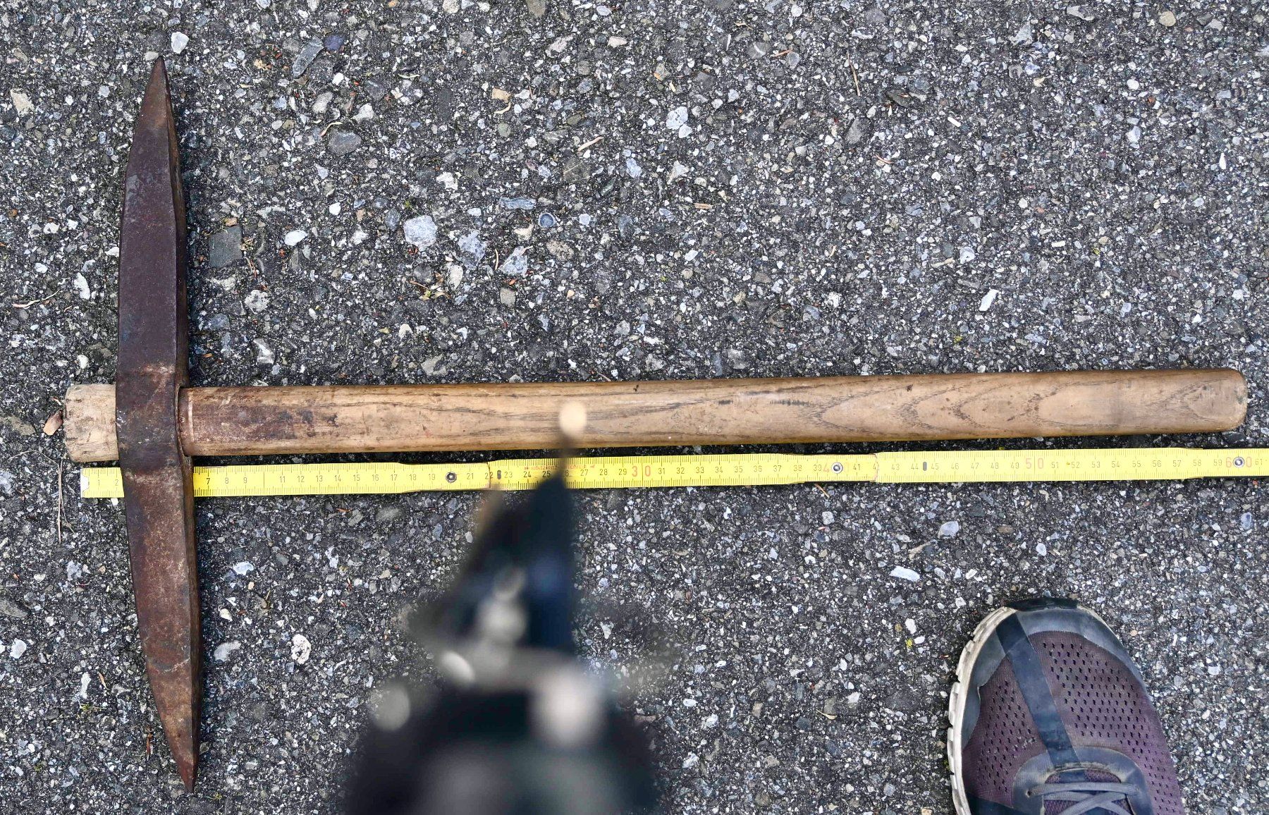 Tutti gli attrezzi: alter handgeschmiedeter STEINHAMMER Spitzhammer L 60cm B40cm – Usato da Pfaffhausen venduto da mono_rec 3