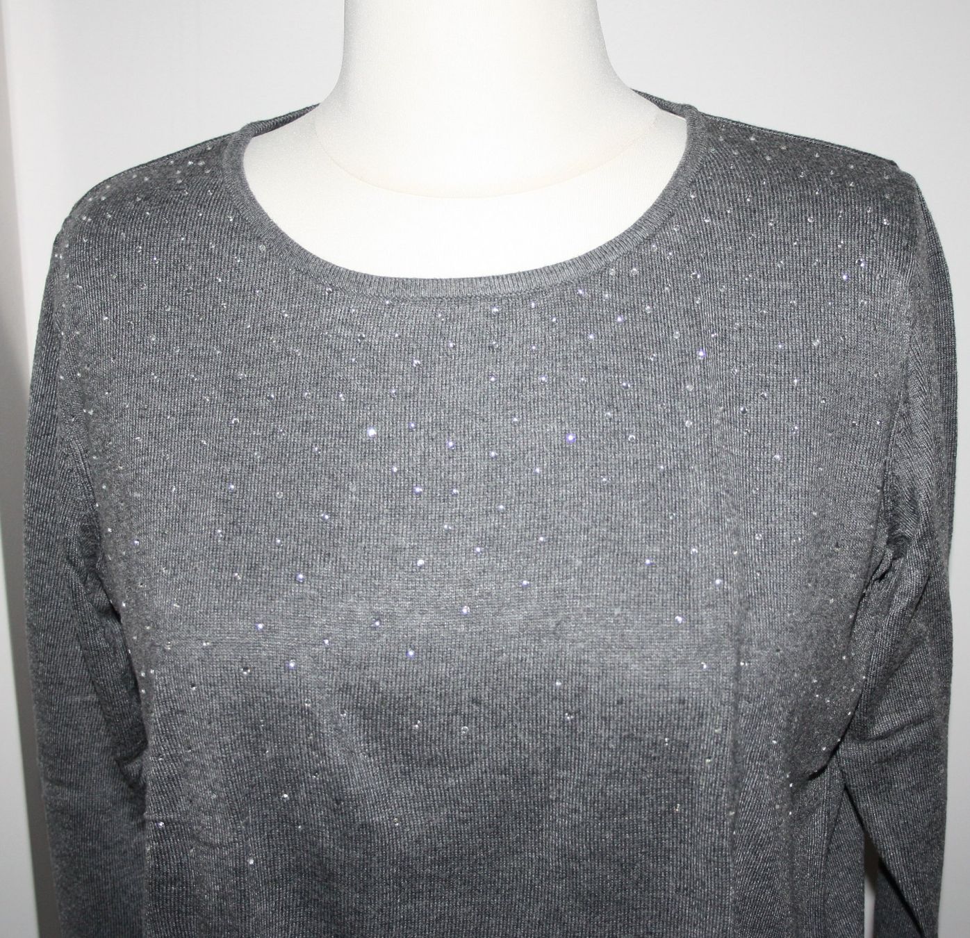 Maglioni & Felpe: Pullover Furlano grau mit Strass Gr. 44/46 – Difettoso da Flüelen venduto da Diversicum-Textil 2