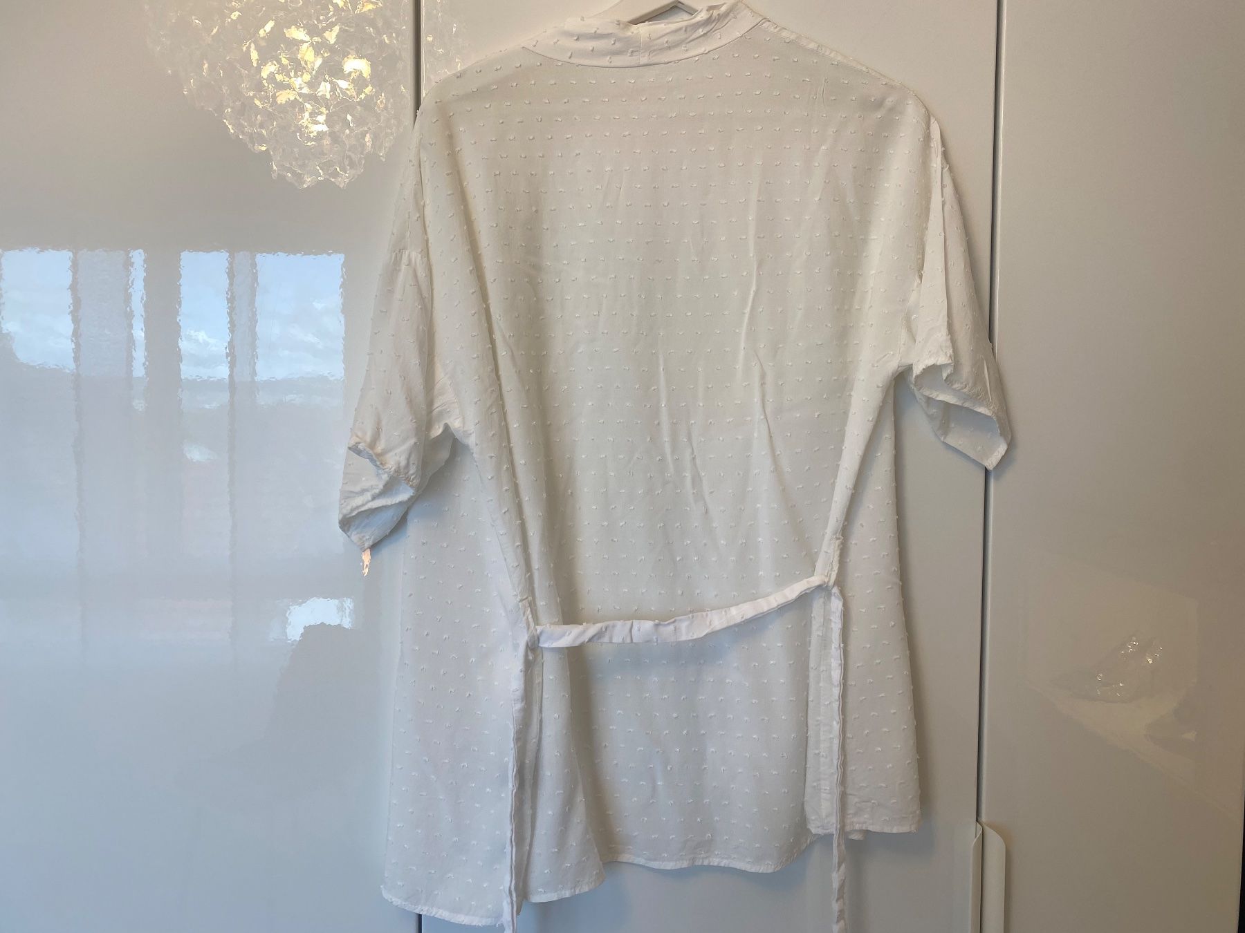 Shein Camicette: Bluse in Weiss mit Gürtel (Gr.S) – Usato da Merenschwand venduto da R-R-R 1