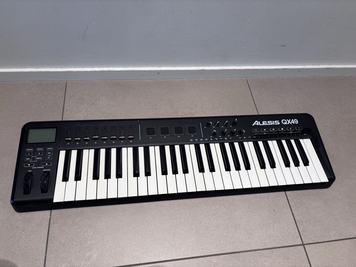 Alesis Strumenti musicali: Alesis QX49 USB MIDI Keyboard – Usato da Menzingen venduto da gispat