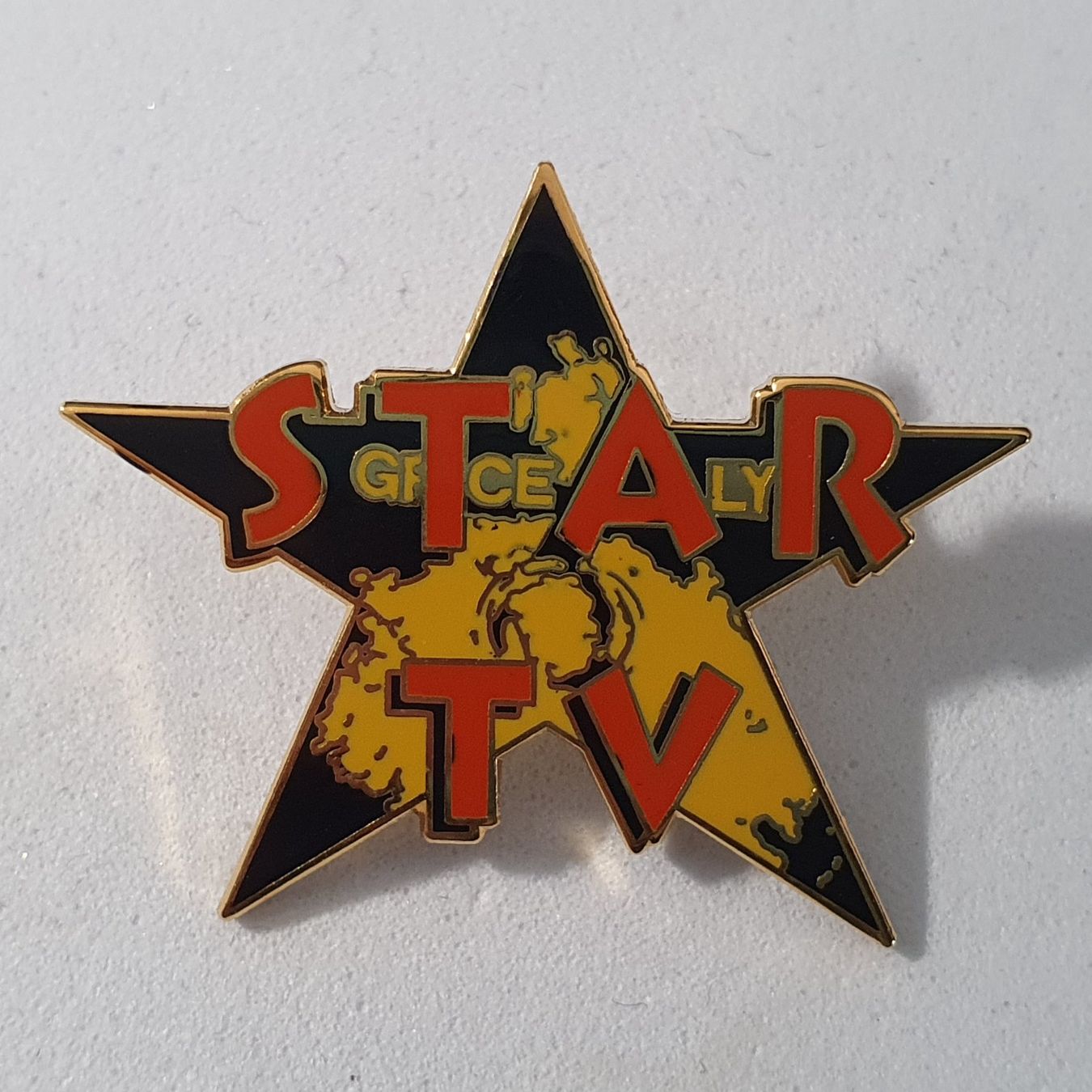 Plaketten & Abzeichen: Z670 - Pin STAR TV – Gebraucht aus Reinach BL von Boston-Verkauf