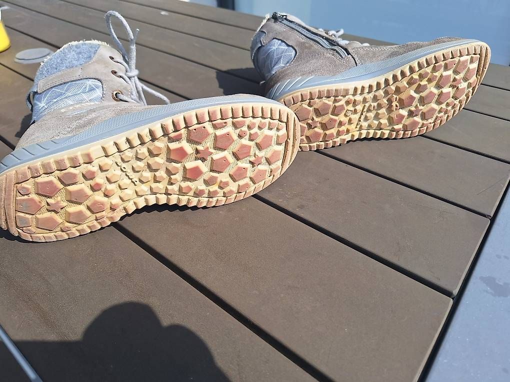 Scarpe per ragazzi: Lowa Winterschuhe Grösse 35 – Usato da Etziken venduto da v.z 2