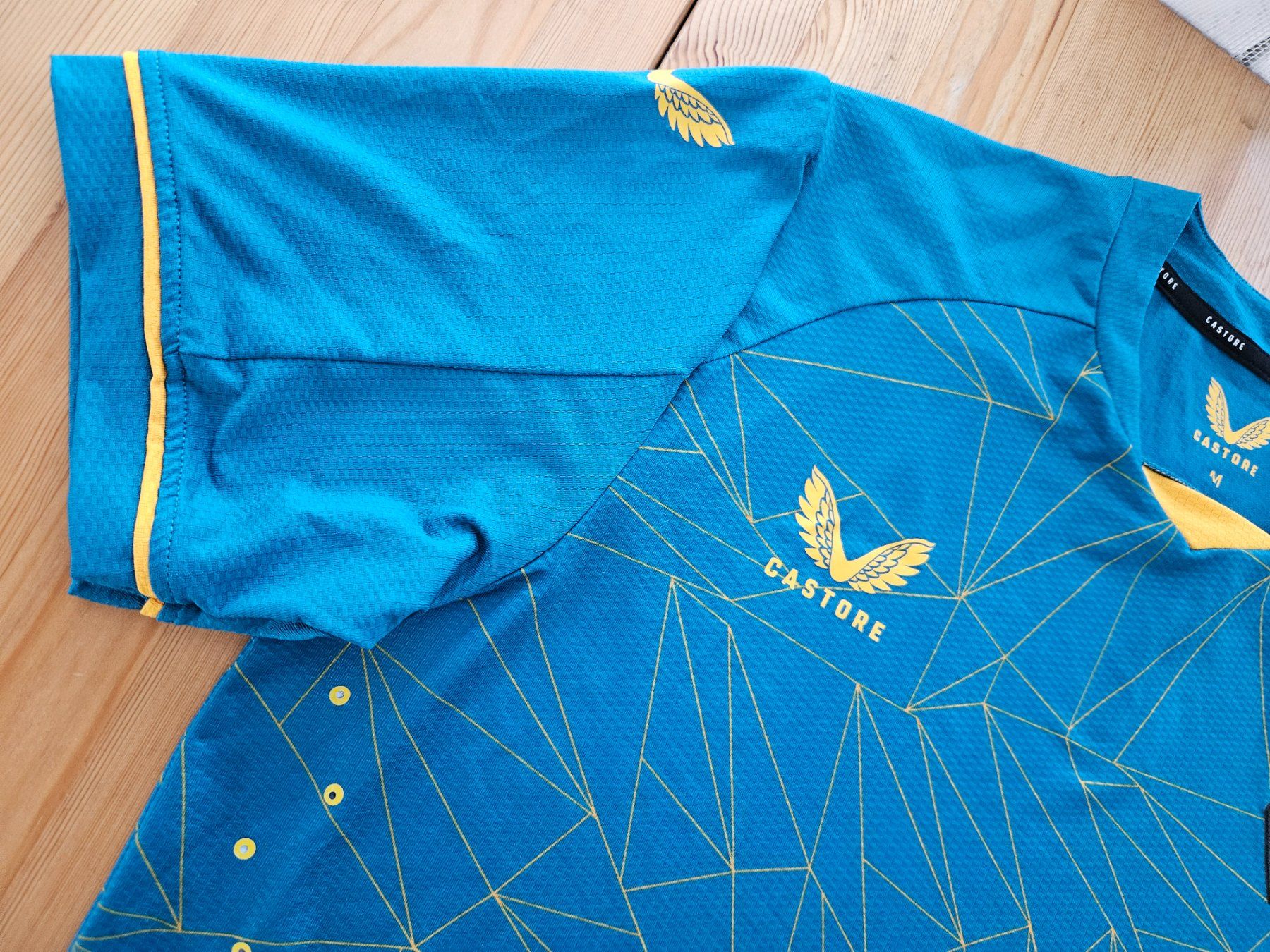 Leibchen & Hosen: Wolverhampton Wanderers Trikot NEU Castore Grösse M Wolves – Neu (gemäss Beschreibung) aus Hägglingen von United-Village-Trade 2