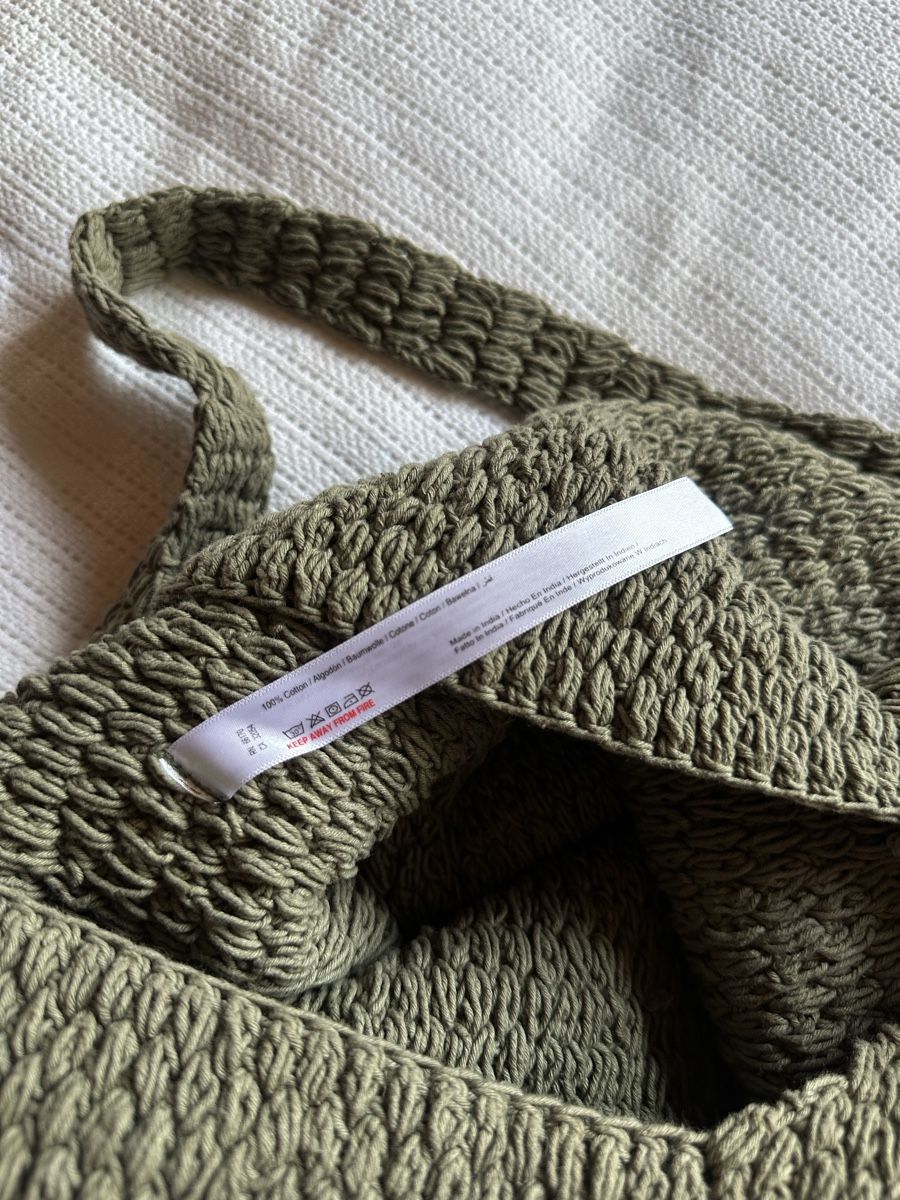 Taschen: Knitted Tote Bag – Gebraucht aus Vaduz von whitepalmtree 1
