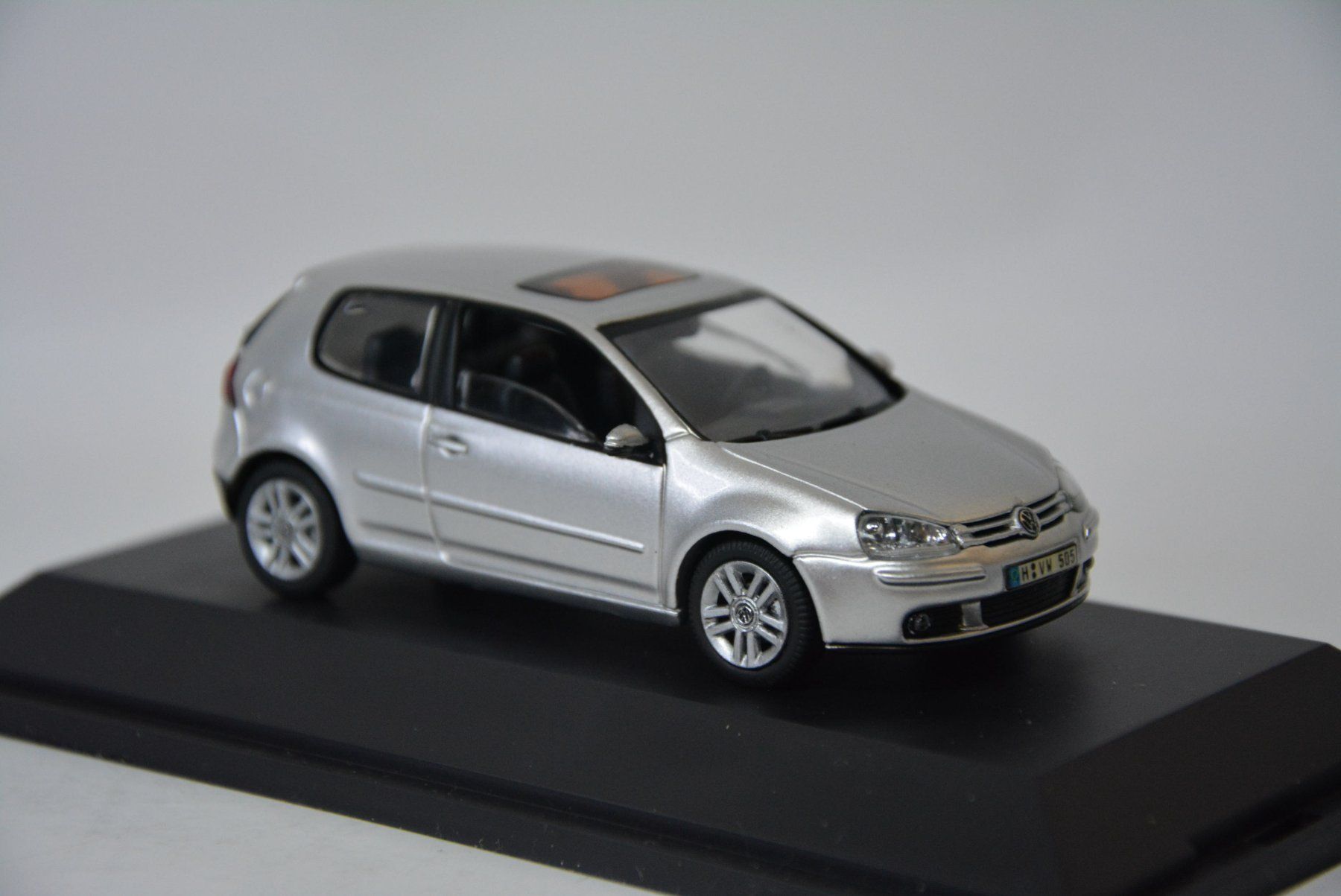 Volkswagen Modellautos: VW Golf V 2003 , Schuco , 1:43 – Neu und originalverpackt aus Goldach von Feivel9 4