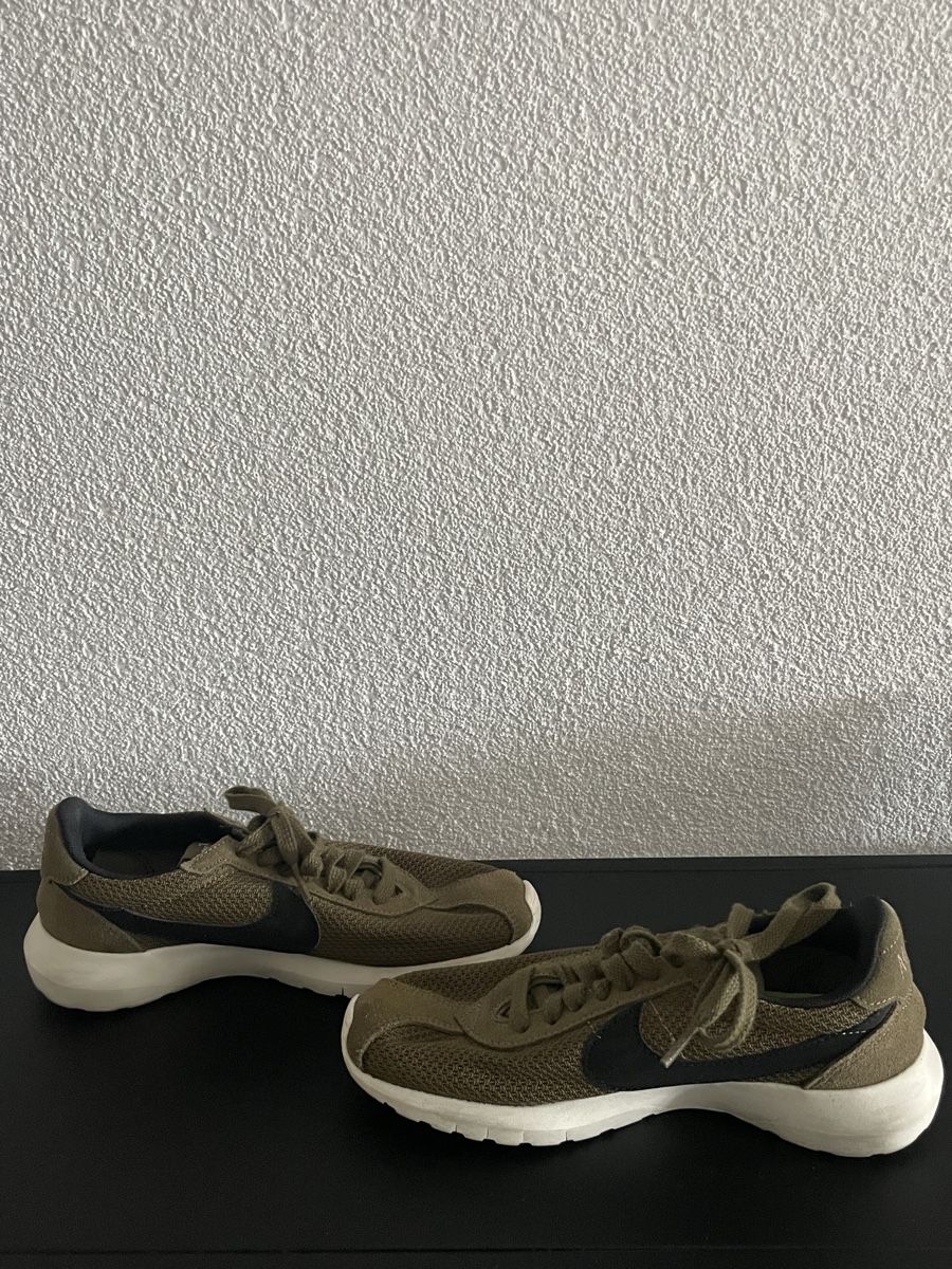 Nike Herrenschuhe: NIKE Sneaker, Grösse 38, Farbe olivgrün – Gebraucht aus Oberdiessbach von ram_b26k