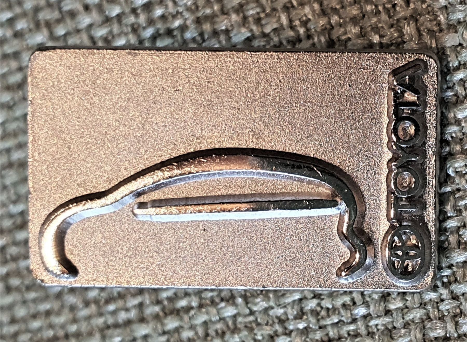 Spille: B557 - Pin Toyota Logo Emblem – Usato da Reinach BL venduto da Boston-Verkauf