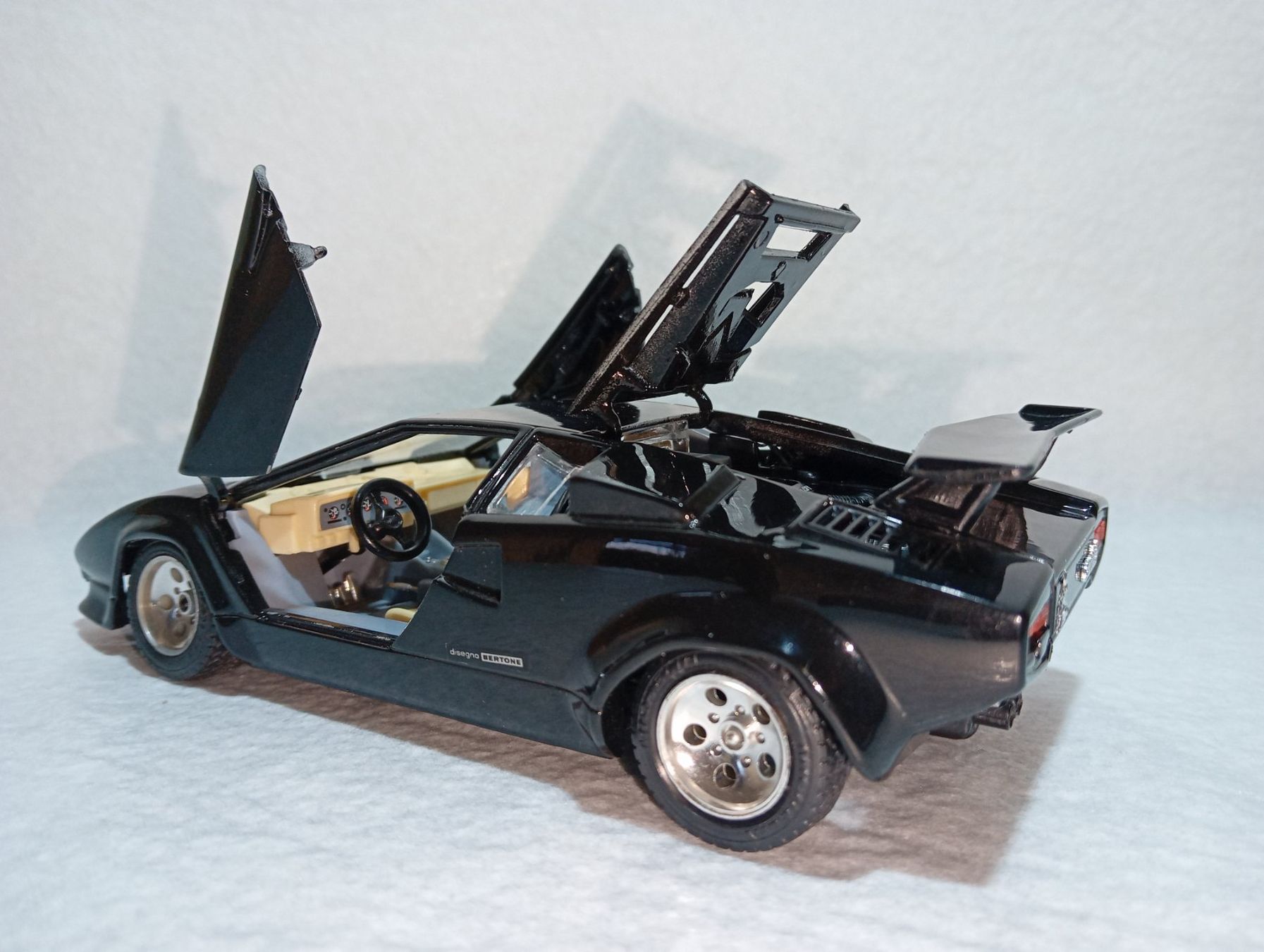 Bburago Modellini d'auto: Lamborghini Countach  1988 – Usato da Huttwil venduto da Secondtrain 3