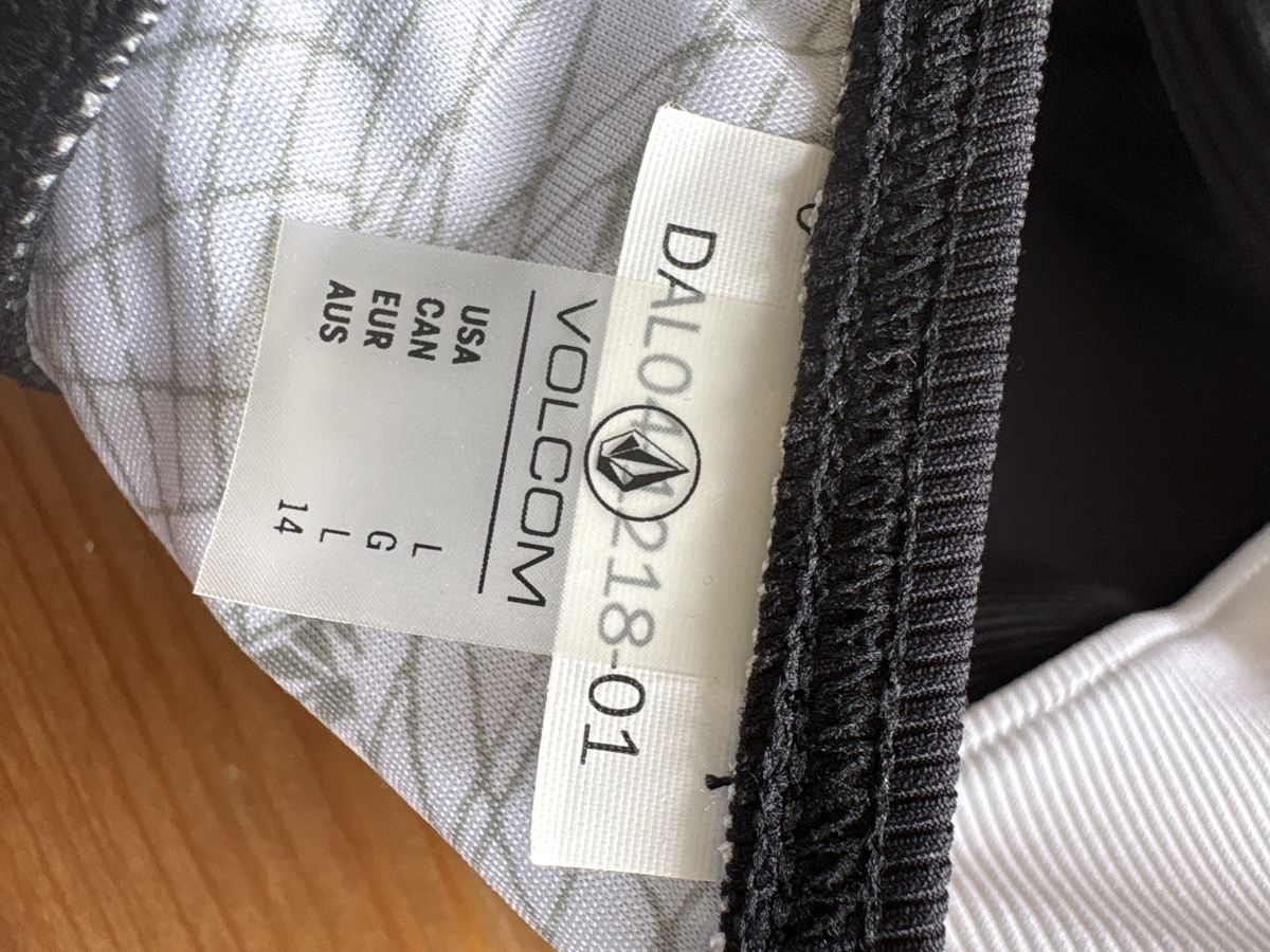 Volcom Badekleider & Bikinis: Haut de Bikini Volcom L – Neu und originalverpackt aus Düdingen von Yellow 1