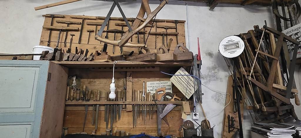 Alle Werkzeuge: Anciens outils de l époque  – Gebraucht aus Saubraz von Caly0 2