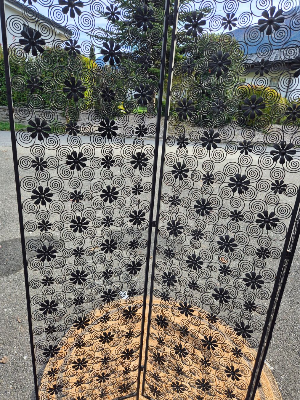 Paraventi: Paravent en métal noir à fleurs – Usato da Fully venduto da tameab 2