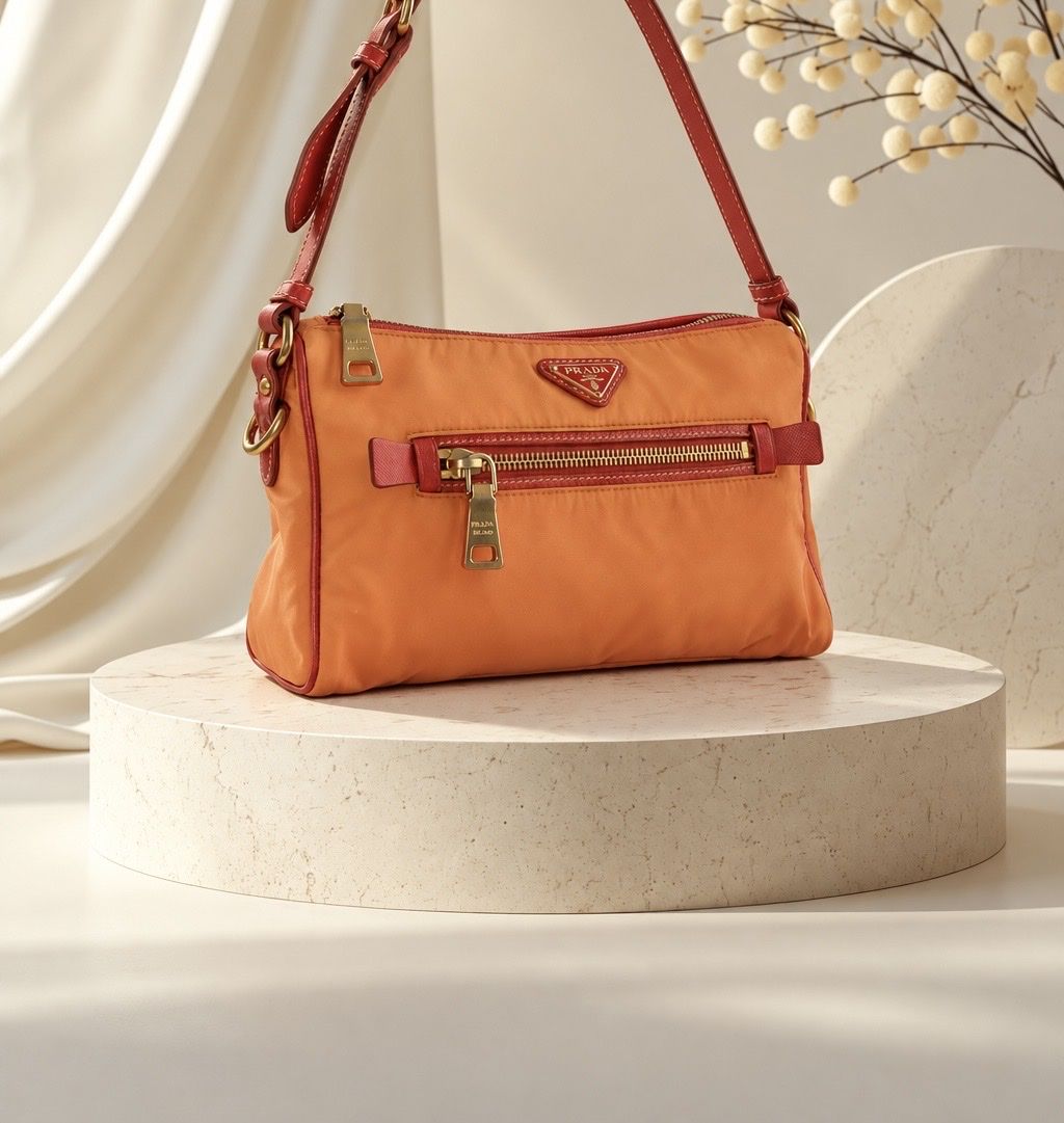 Prada Taschen für Damen: ORIGINAL prada Nylon orange – Gebraucht aus bonstetten von Morellee