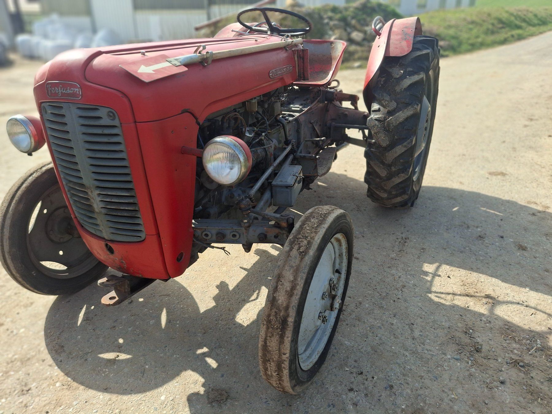 Trattori: MASSEY FERGUSON E 35 MIT AUSWEIS – Usato da La brillaz venduto da Olditrak 5