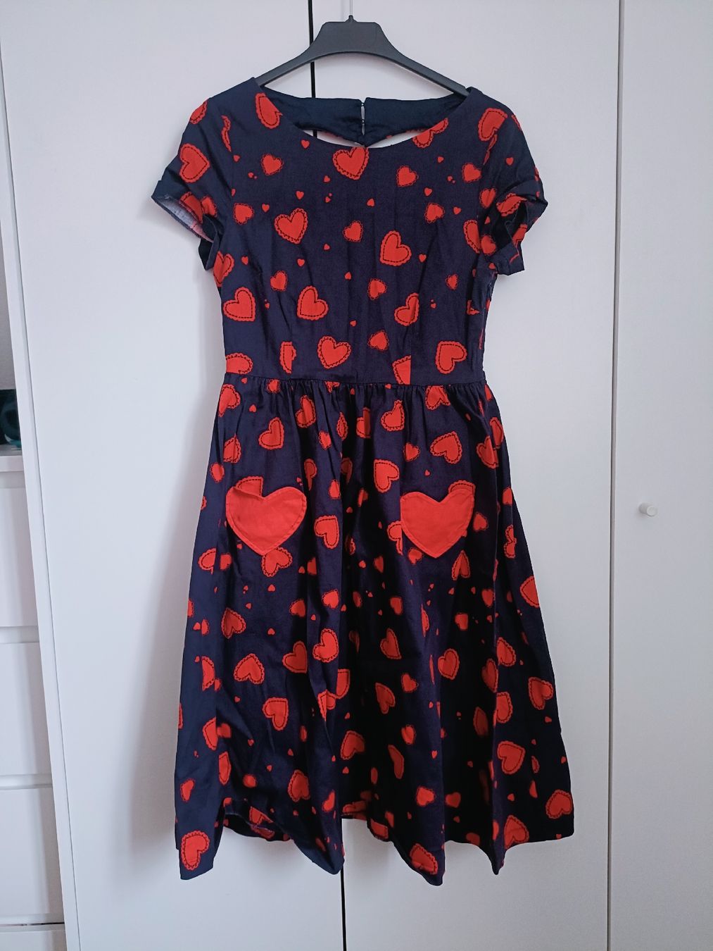 Vestiti: Abito blu con cuori rossi, 100% cotone – Usato da Basel venduto da Cinzia_B
