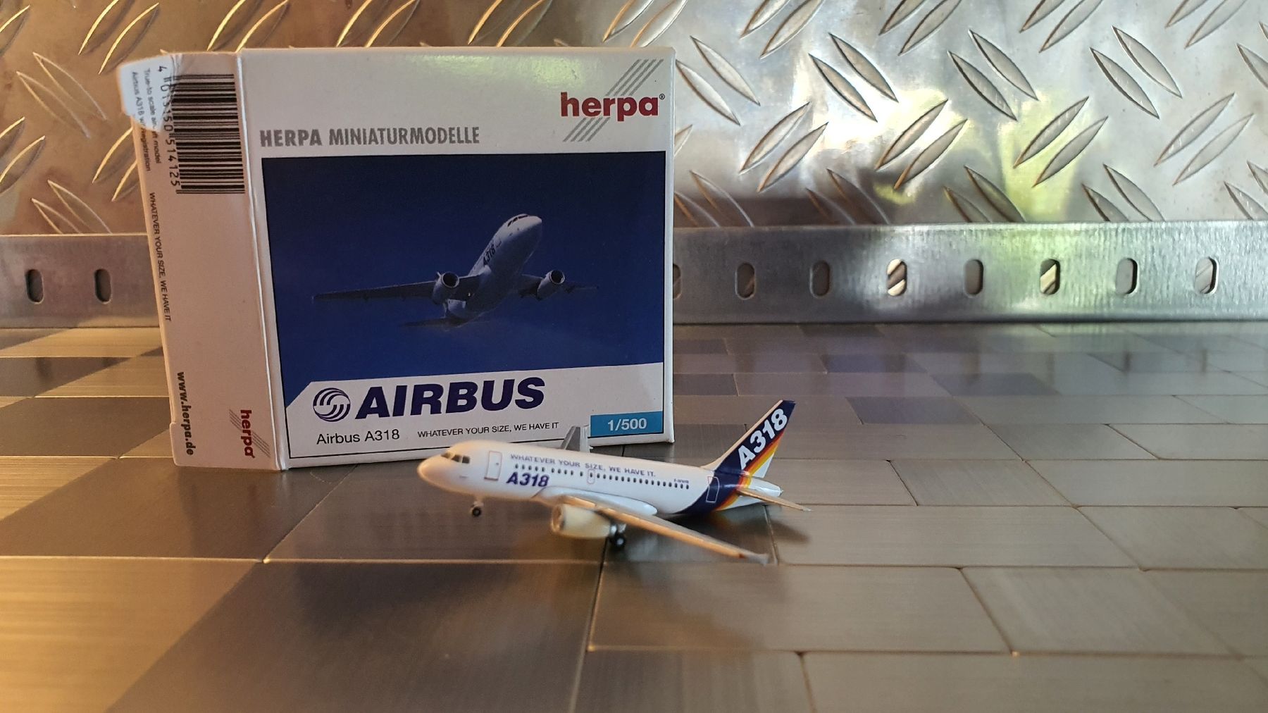 Herpa Kit di modellismo & Modellini statici: HERPA AIRBUS A318 1/500 – Usato da Männedorf venduto da Modellbau-wyss