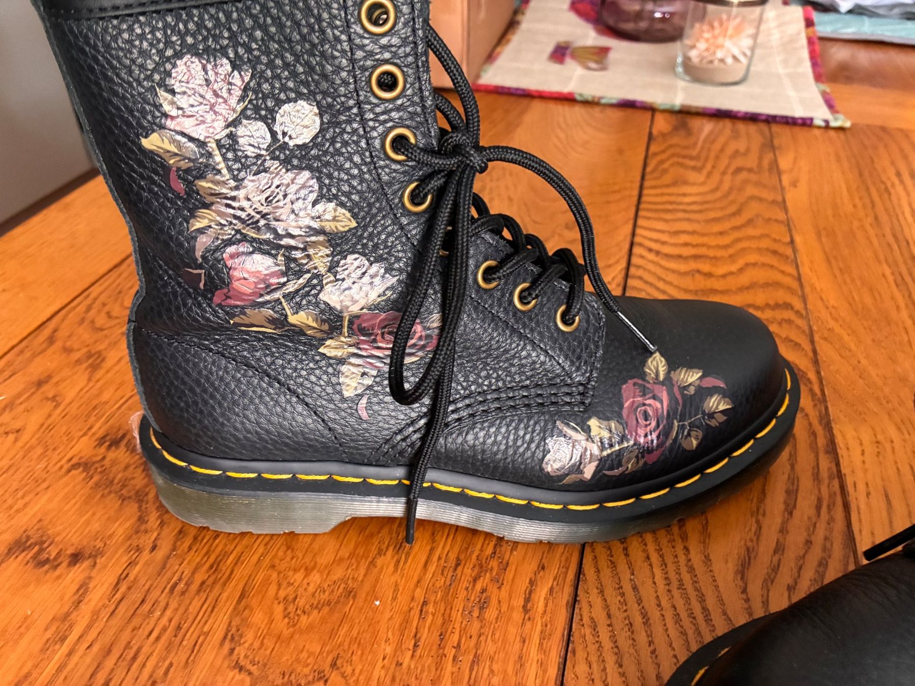 Dr. Martens Scarpe da donna: Chaussures Dr Martens motif fleurs Taille 38 – Usato da Vevey venduto da zecollector 4
