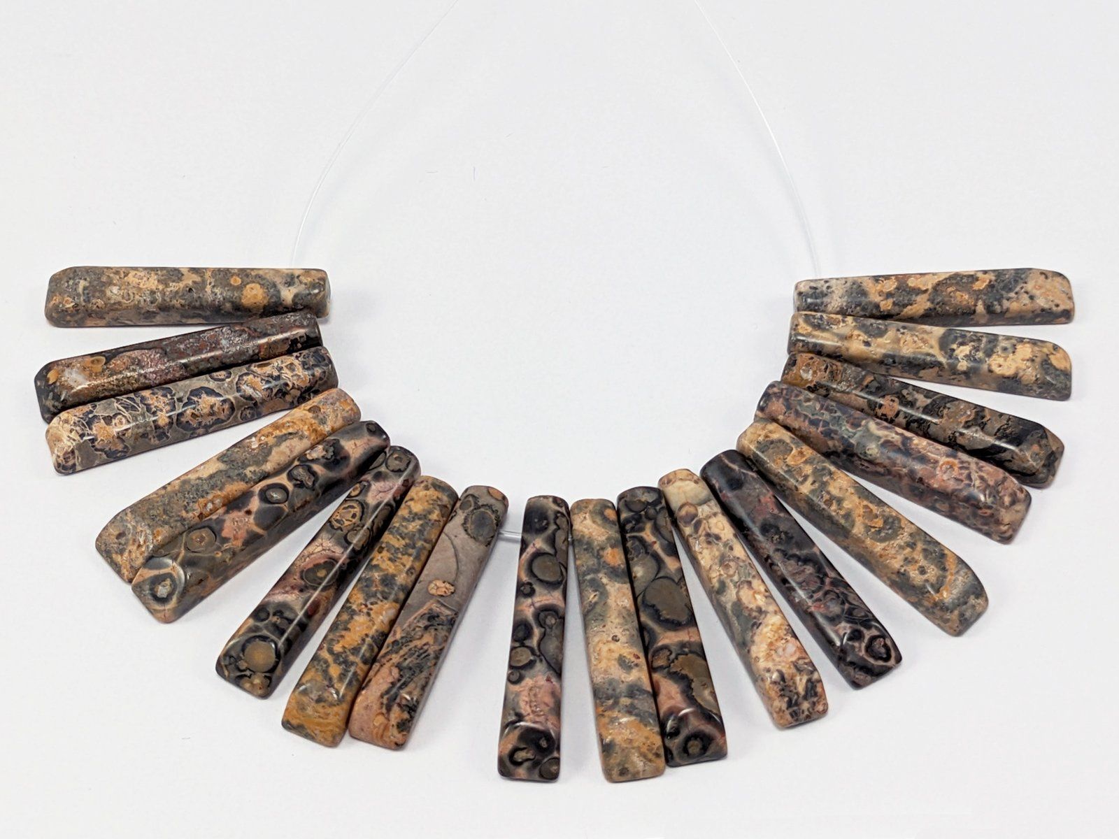 Mineralien & Heilsteine: Leoparden Jaspis Stab Perlen 28mm, 18Stk. – Neu und originalverpackt aus Meilen von GypsyCat