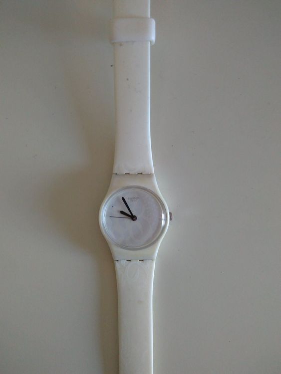 Montre swatch blanche femme Acheter sur Ricardo