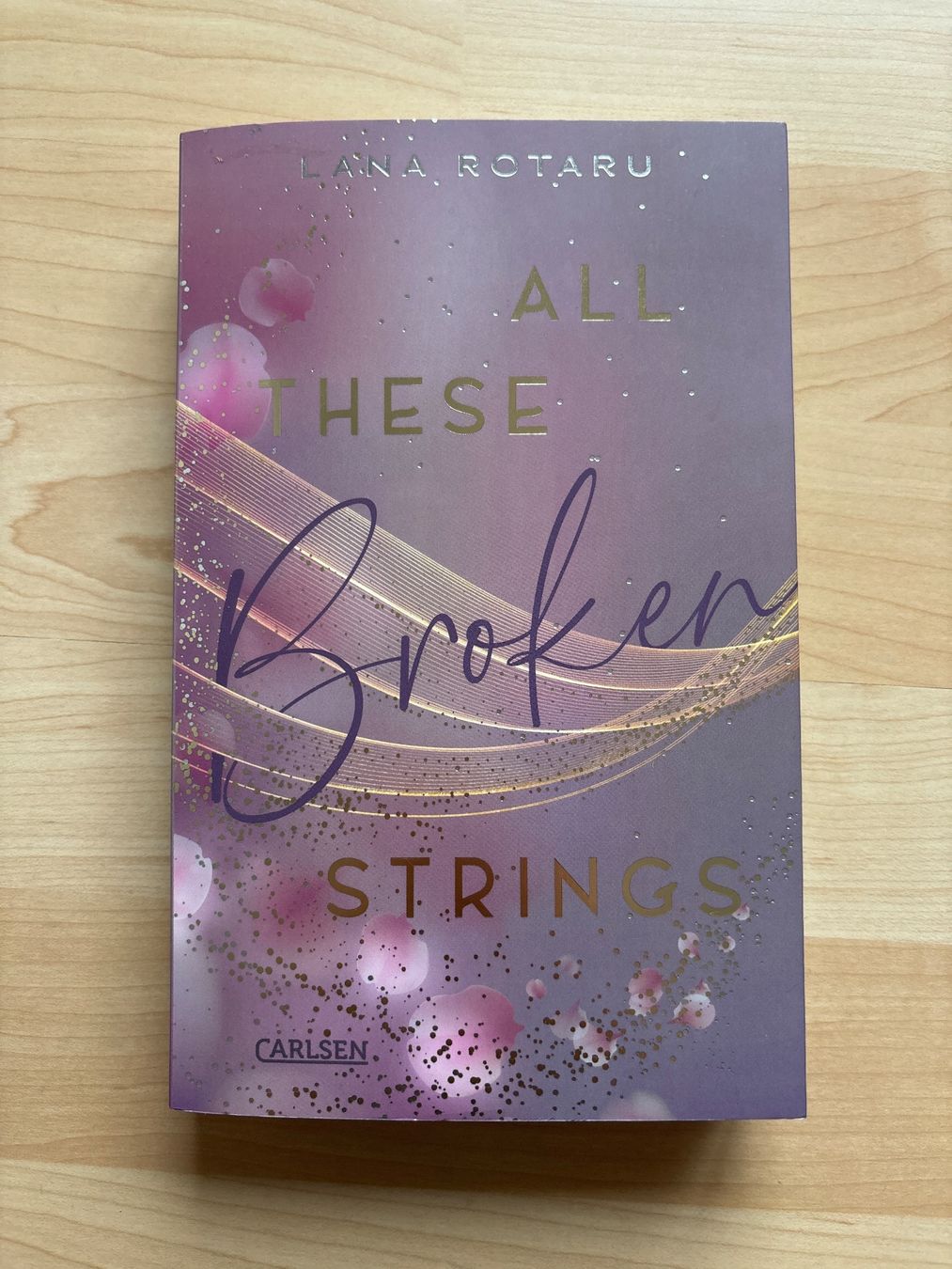 Libri: Lana Rotaru - All These Broken Strings, Jugendbuch – Usato da Erlinsbach venduto da leo_7qc8