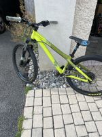 Très beau vélo pour  garçon 12-14 ans
