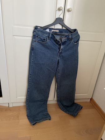 Levi’s jeans, baggy dad style