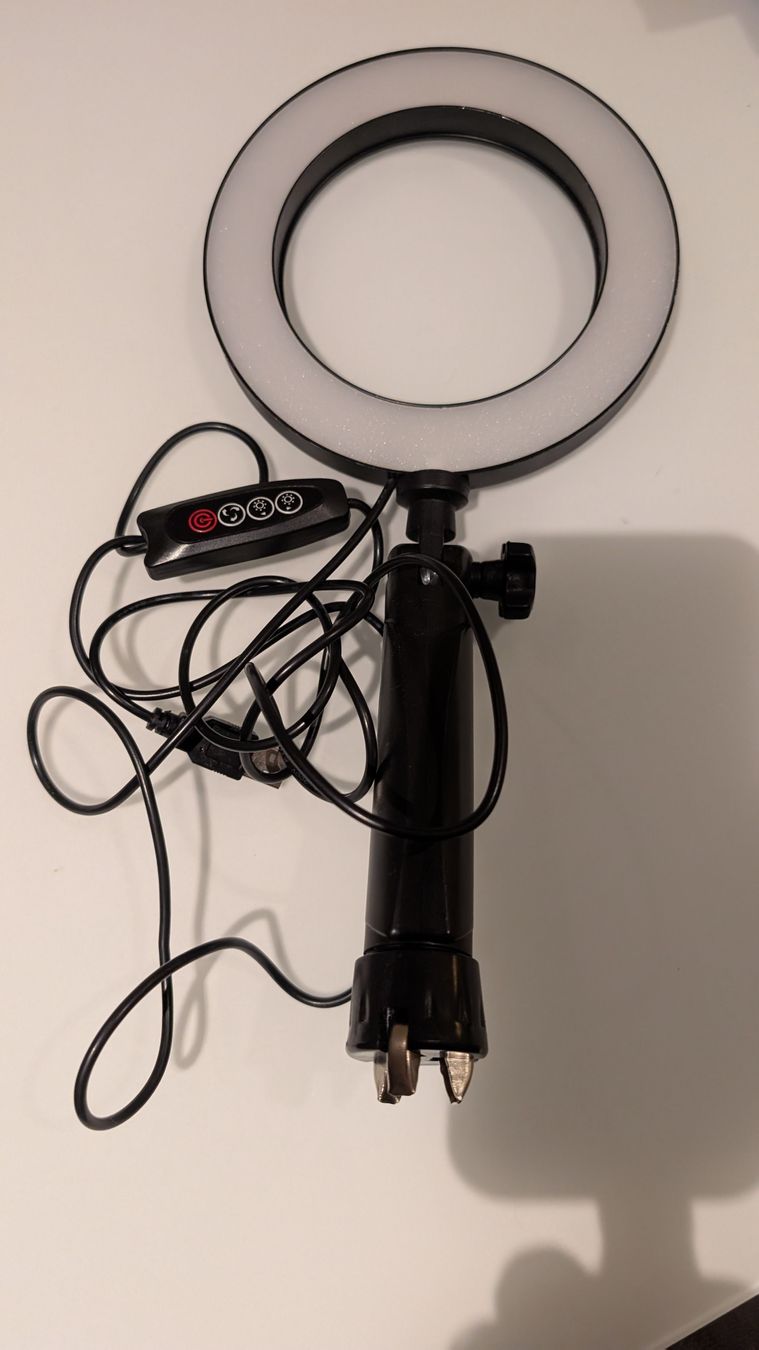 Lampade: Ring light LED avec trépied de table, 2 pièces – Usato da Peseux venduto da Alix26 1