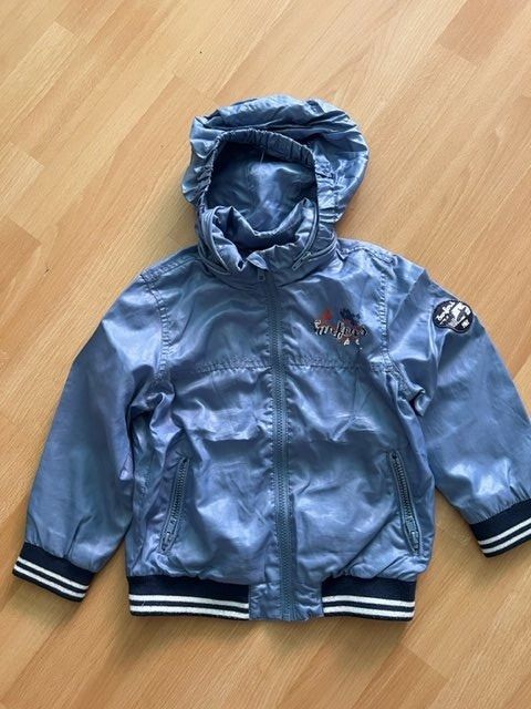 Giacche & Cappotti: Kinder Jacke mit Kapuze Gr.116 – Usato da Wabern venduto da MagdalenaWabern