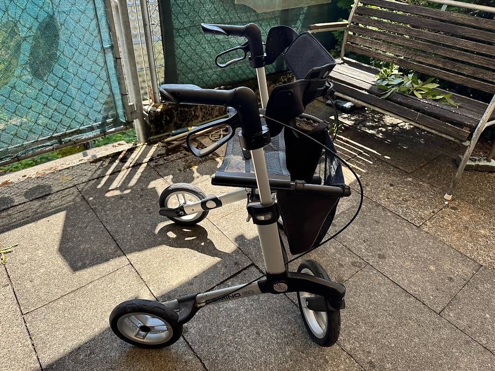 Ausili per la deambulazione: Rollator Gemino 60 – Usato da Zürich venduto da Peyracket 2
