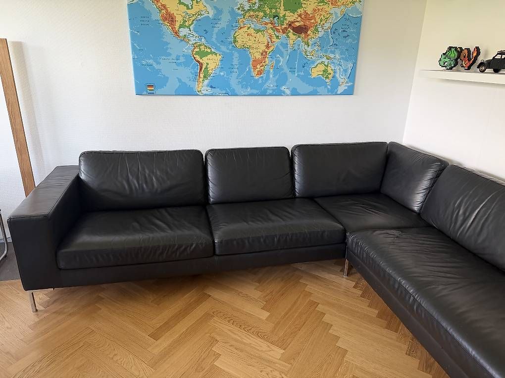 Divani: Grosses Ledersofa schwarz mit Hocker/Erweiterung – Usato da Embrach venduto da touri01 1