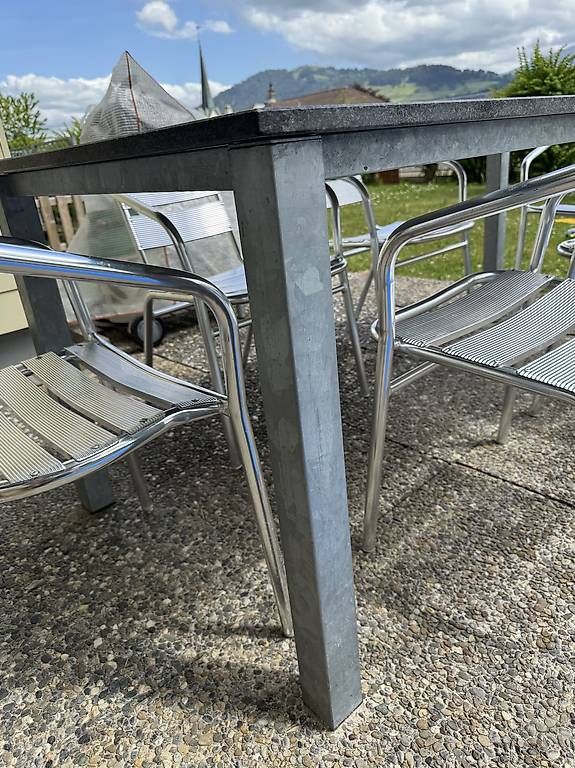 Tavoli: Massiver Gartentisch mit Steinplatte – Usato da Waldstatt venduto da PsG_ 2