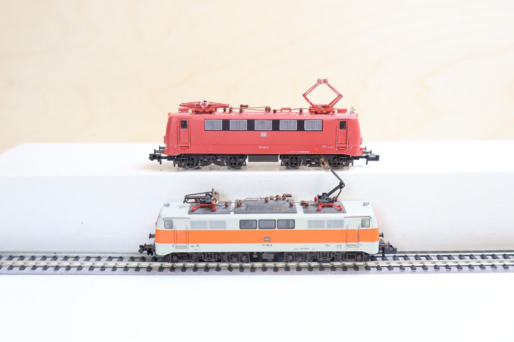Fleischmann Modellini di ferrovie: Fleischmann 2 x E-Loks BR 141/111 - Spur N – Usato da Winterthur venduto da Monstera 1