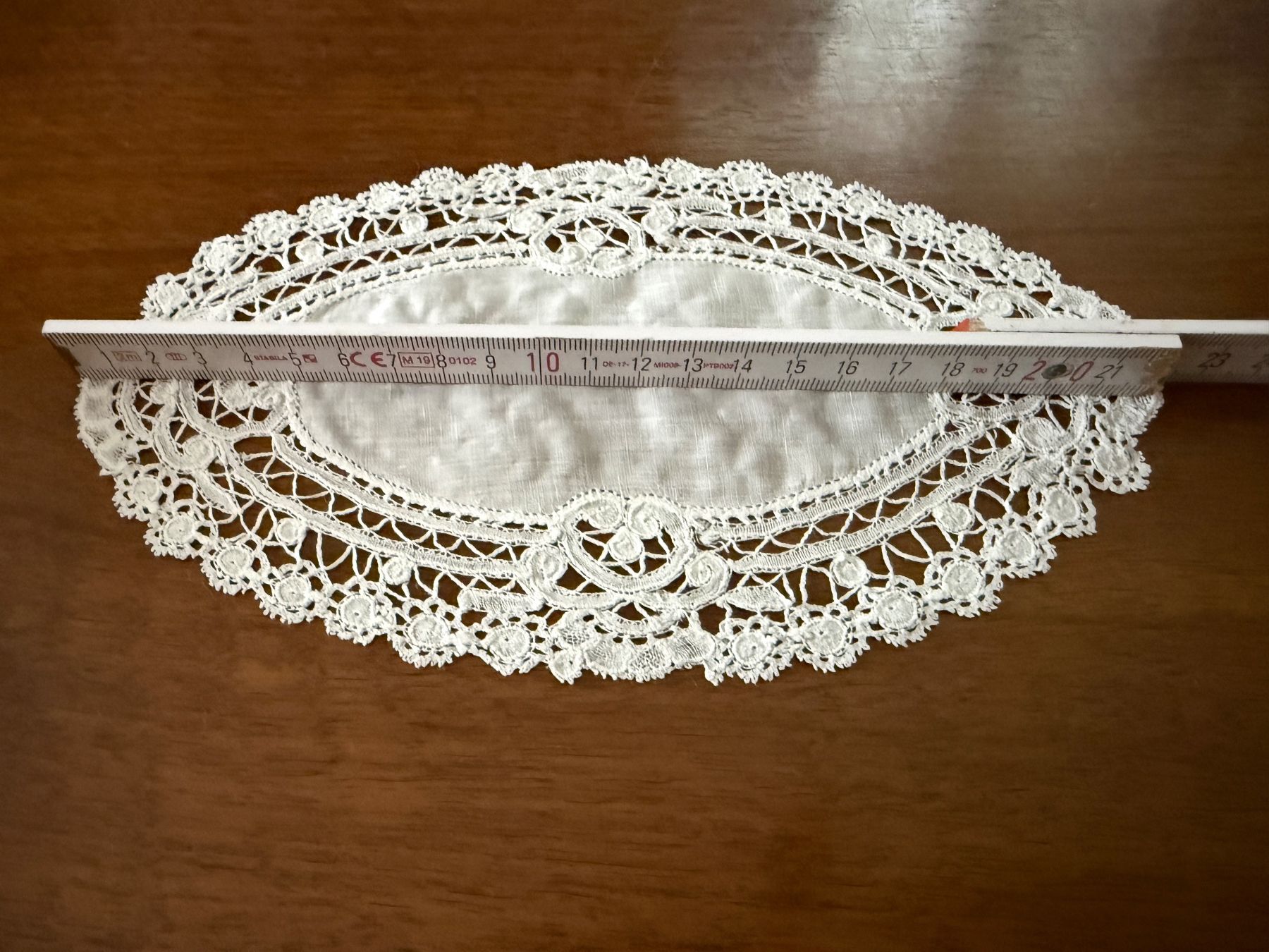 Autre linge de table: 4 Deckchen Set oval mit Spitzenbordüre gebraucht – D'occasion à Erstfeld par Mario_boe0 3